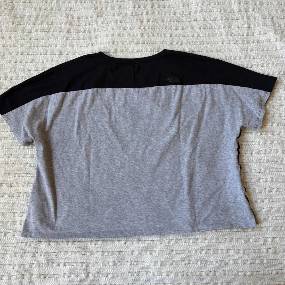 The North Face Black and Gray Colorblock Cropped T-Shirt Size Women’s XL - Picture 3 of 11